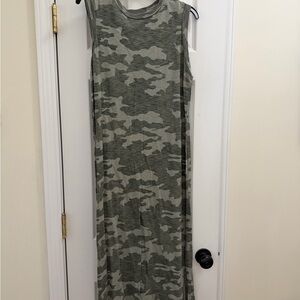 Universal Thread Camo Maxi
